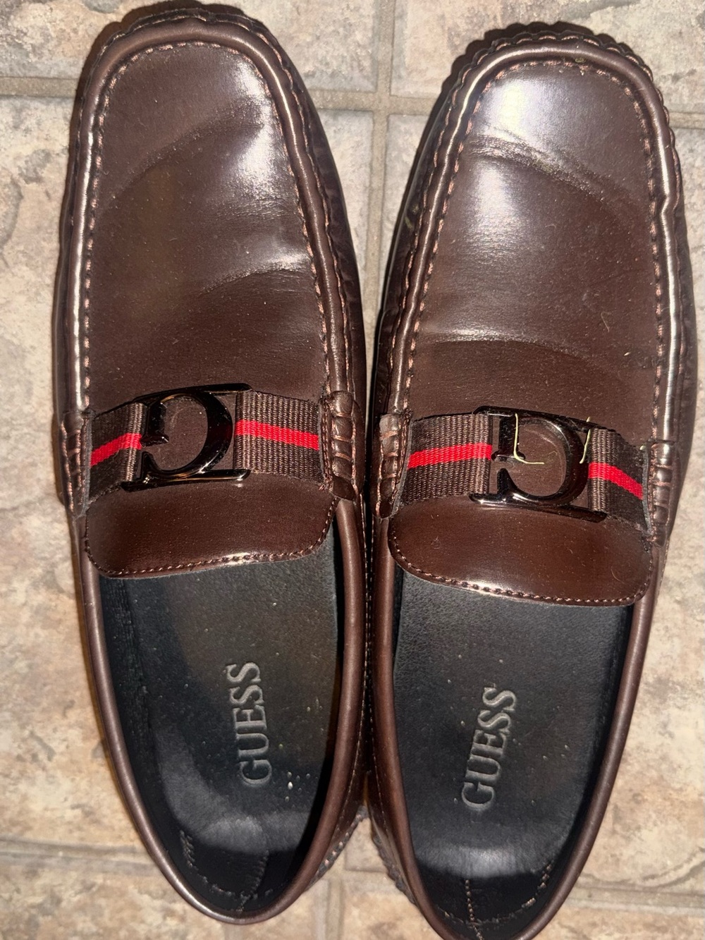 GUESS Men's size 10.5 like new Brown Leather Loafers with Red-Striped Accent